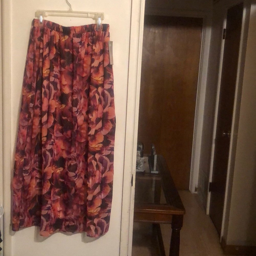 Women New NWOT Printed Long Skirt Size (S)